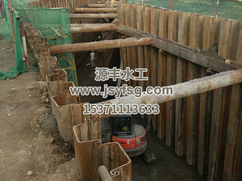 鋼板樁鋼圍堰施工